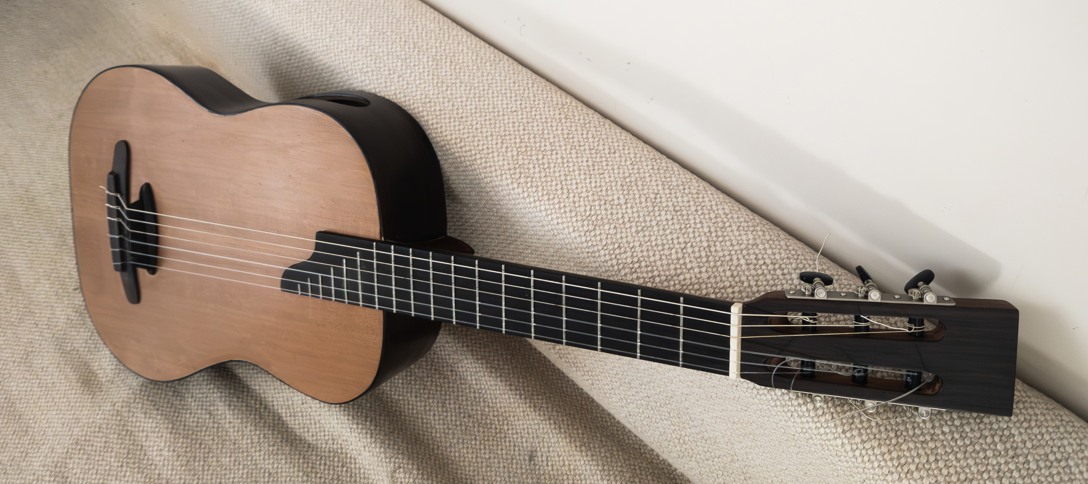 ITALIQUE v1, premier prototype de guitare expérimentale